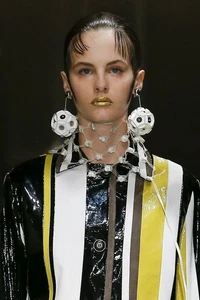 PRADA S/S 2016 PASARELA Blanco Pom-Pom Roseta Malla Pequeño Dickey Babero Bufanda Nuevo con Etiquetas - Imagen 1 de 8