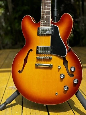Guitarra Eléctrica Epiphone Inspirada en Gibson ES-335 Cuerpo Semi Hueco Té Helado Foto 1 de 4
