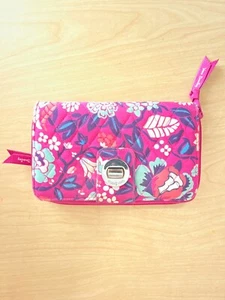 Cartera Vera Bradley Turnlock en Cachemira Estampada Rosa Excelente Estado - Imagen 1 de 3