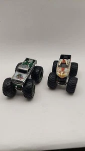Hot Wheels Monster Jam Trucks lot of 2 METAL BASE FROM 2000'S  1/64 - Picture 1 of 24
