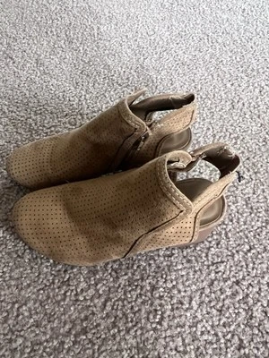 Sandalias Justice Tacón Perforado Marrón Niñas Talla 13 Niños Foto 1 de 4