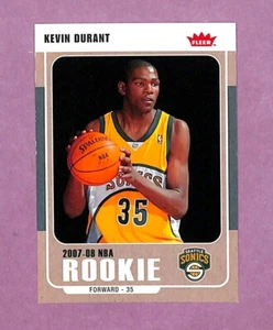 Baloncesto Fleer 2007-08 #212 Kevin Durant brillante novato supersónicos casi nuevo+ - Imagen 1 de 2