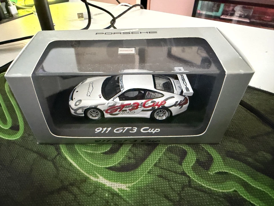 PORSCHE 911 997 GT3 Cup Presentation 1:43 Minichamps WAP02012617 - Immagine 1 di 3