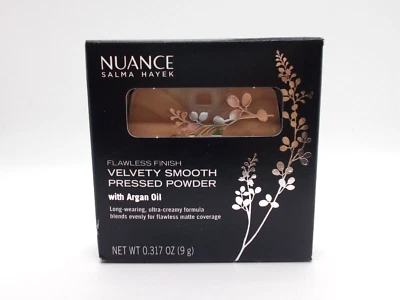 Polvo prensado suave aterciopelado acabado impecable Nuance Salma Hayek en medio claro Foto 1 de 2