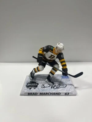 Figura de acción McFarlane clásica de invierno 2019 firmada por Brad Marchand Boston Bruins Foto 1 de 3