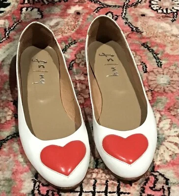 FS/NY White w/Red Hearts Women’s Flats Size 8.5 B Excellent Condition - Image 1 of 4