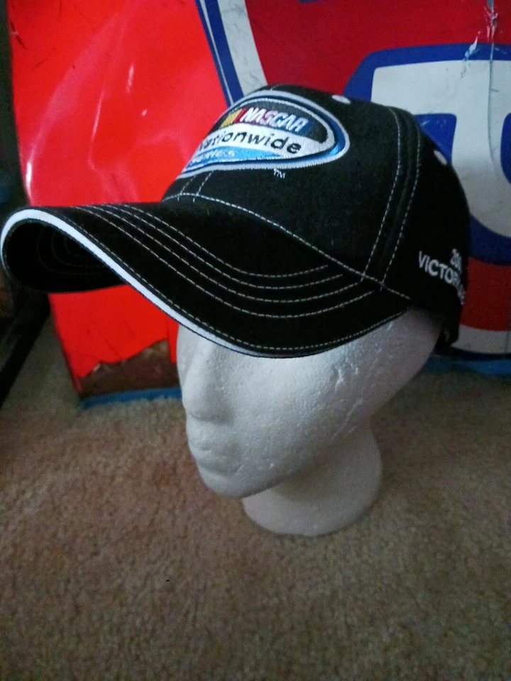 Sombrero Hendrick Motorsports 2009 Camping World 300 NASCAR Nationwide Victory Lane Foto 1 de 4