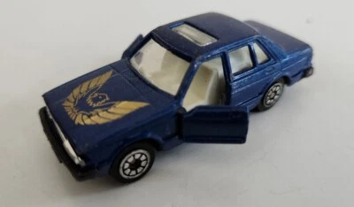 Blue Datsun Bluebird 910 Nissan Sedán COCHE ESCALA 1:64 - CF302 Diecast Foto 1 de 4