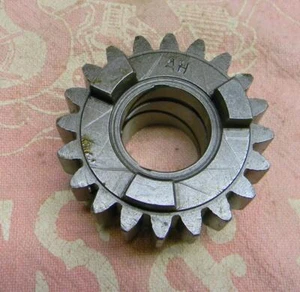 NORTON ATLAS P11 N15 COMMANDO NEW 04-0634 LAYSHAFT THIRD GEAR - Bild 1 von 1