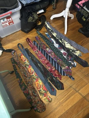 Corbatas de seda vintage al por mayor - 28. Hecho en Italia. Diseñador. Revendedor. Y2k. Hecho a mano Foto 1 de 4