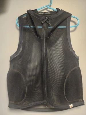 Sudadera con Capucha Vimmia Negra Malla Sin Mangas Talla Mediana Usada Foto 1 de 3