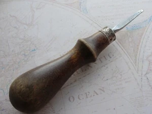 Vintage Estate Leather working Tool Single Edge Modeling Spoon Curved Hand Tool - Picture 1 of 3