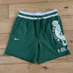 Nike Boston Celtics Courtside Shorts Uomo Maglia NBA VERDE MEDIO DN9155 - Foto 1 di 9
