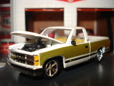 1993 CHEVROLET  1500 LOWERED PICKUP TRUCK CUSTOM EDITION M2 WHITE / GOLD 1/64 - Image 1 of 4