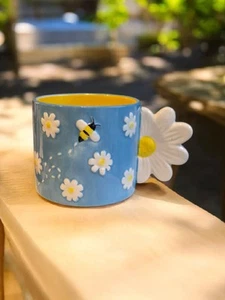 New Bee Daisy Flower Mug Blue Yellow Ceramic Cup 3D Handle Springe Coffee Tea - Picture 1 of 2