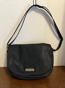 Tommy Hilfiger Women’s Crossbody Logo Plate Purse Black - Picture 1 of 16