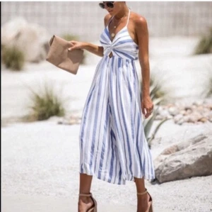 Skylar And Madison Neckholder Jumpsuit - Bild 1 von 3