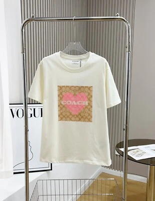 NUEVO CON ETIQUETAS COACH Mujer Firma ROSA Corazón Beige Blanco Camiseta ALGODÓN Foto 1 de 4
