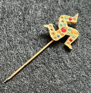 VINTAGE TRESKELION (ISLE OF MAN SYMBOL) STONES MISSING GOLD TONE STICK PIN - Imagen 1 de 4