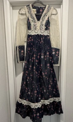 EUC!! VTG Gunne Sax Dress Lace Up Sleeve Hippie BoHo Sz 5 Floral Blueberry Pink - Image 1 of 4