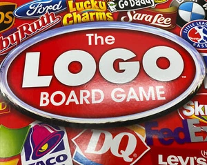 DAS LOGO BRETTSPIEL Erstausgabe Spin Master NEU OPEN BOX BMW FORD NHL NASCAR - Bild 1 von 12