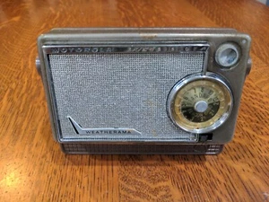 Vintage MOTOROLA WEATHERAMA Pocket Two Band MW/LW Transistor Radio 6X39A - Rare! - Picture 1 of 11