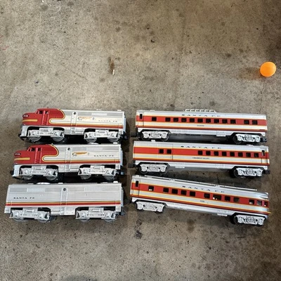 K-Line O-27 Gauge Streamliner Santa Fe Passenger Train 3 Cars 1 Engine 2 Dummy - Image 1 of 4