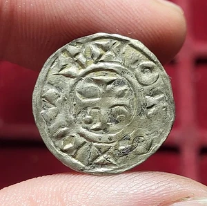 #85-23 ~ BERRY (Châteauroux)- Seigneurie de DEOLS - EUDES - Denier 1,08g - Picture 1 of 2