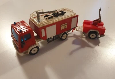 SIKU Camion de Pompieri Mercedes TLF 24/50 Lancia + Rimorchio 112 - Immagine 1 di 4