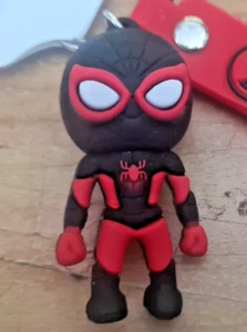 Portachiavi Black Spiderman in Piedi Avengers - 6cm PVC - Nuovo - Imagen 1 de 5
