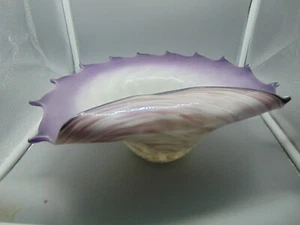 Cuenco plegable de vidrio artístico blanco y púrpura 13x4 pulgadas Único y bonito también - Imagen 1 de 4