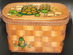 Vintage CARO-NAN Woven Wooden Basket Box Purse TURTLES for WOOLF BROTHERS - Picture 1 of 9