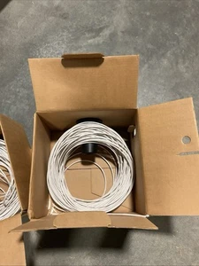 Câble plénum Superior Essex 1000 pieds 23/4 solide AC Cat6 77-240-4B - Photo 1/4