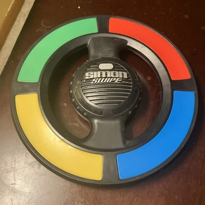 Simon Swipe Hasbro Electronic Handheld Memory Game 2013 Tested Works!…107 - Image 1 of 2