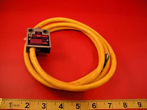 Square D 9007 XA73 06E Ser A Limit Switch Tuffatore 9007 XA7306E 240vac 120v Usato - Foto 1 di 2