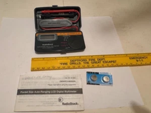 RADIO SHACK 22-802 Pocket DIGITAL MULTIMETER AUTO OFF LCD TESTED -NEW BATTERIES - Picture 1 of 7