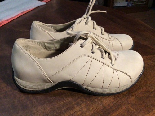 Scarpa comoda Clarks donna taglia 7 M beige pelle scamosciata primaverili