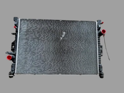 Range Rover Evoque 12-17 OEM Valeo Engine Radiator Assembly LR039530 - Image 1 of 4