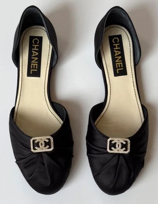 23C CHANEL BLACK SATIN CRYSTAL RUNWAY BALLET FLATS 39.5 - Image 1 of 4