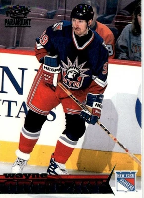 1998-99 Pacific Paramount Emerald Wayne Gretzky New York Rangers #152 Insert - Image 1 of 2