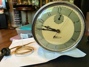 VINTAGE HAMMOND SYNCHRONOUS WALL CLOCK MADE IN THE USA, SELLING FOR PARTS - Picture 1 of 12
