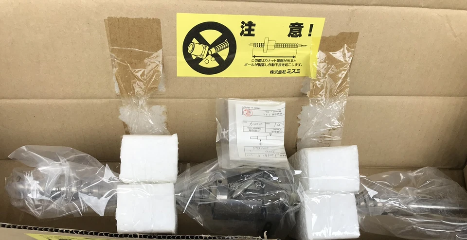 Tornillo de bola de precisión Misumi BSSE2510-500 C7 500 mm Foto 1 de 4