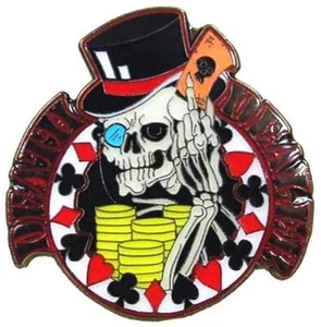 SOMBRERO DE DEATH DEALER O CHAQUETA PIN 599 NUEVA CHAQUETA SOLAPA METAL TARJETAS ESQUELETO AS - Imagen 1 de 1