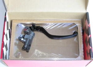 Brembo 19x18 CNC Radial Brake Master Cylinder w/ Folding Lever, 19mm Piston Size - Bild 1 von 3