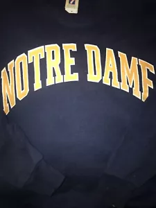 NOTRE DAME FIGHTING IRISH Sweatshirt VINTAGE Men’s MEDIUM Blue W/ Gold LOGO 7 - Picture 1 of 3