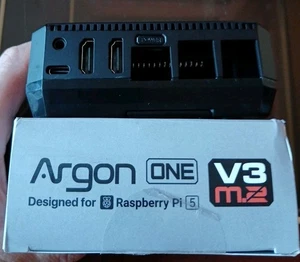 Argon ONE v3 M.2 NVMe Etui do Raspberry Pi 5, czarne - 105844 Sugerowana cena detaliczna 46 £ - Zdjęcie 1 z 3