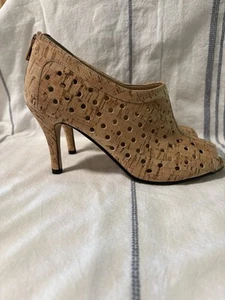 Vaneli Peep Toe Cork Pumps Perforated Stiletto Heel Women’s Size 6.5 - Picture 1 of 7