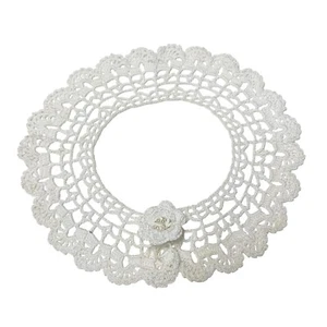 Collar de ganchillo blanco artesanal detalle de flores detalles de perlas vintage festoneado - Imagen 1 de 10