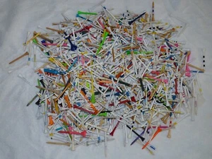 825 GOLF TEES. ASSORTED LENGTHS. WOOD, PLASTIC, MARTINI. See photos. - Picture 1 of 6