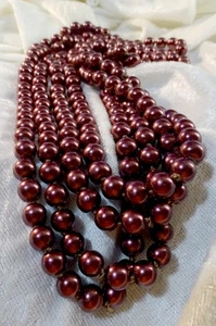 Collana Vintage Bellissima 88" Deep Rasberry Perline Pezzo Lungo Un Pezzo Senza Apertura - Foto 1 di 7